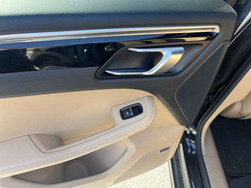 Used 2017 Porsche Macan S image 19