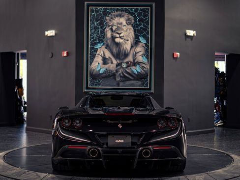 Used 2023 Ferrari F8 Tributo RWD image 13