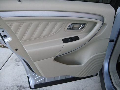 Used 2013 Ford Taurus SE image 26