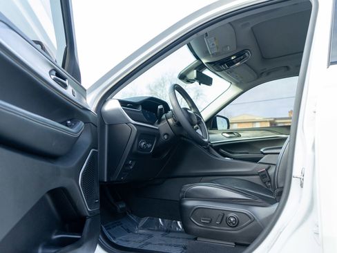 Used 2023 Jeep Grand Cherokee L Limited w/ Luxury Tech Group II image 14