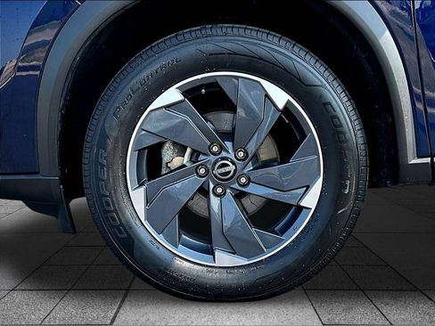 Certified 2024 Nissan Rogue SV FWD image 36