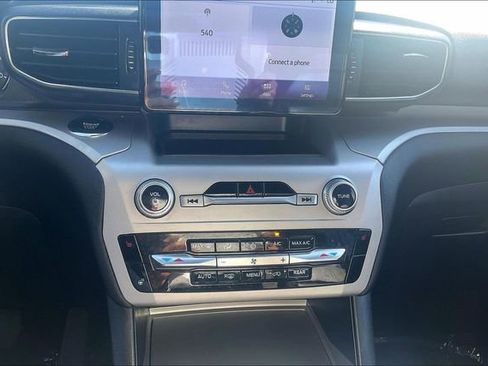 Certified 2022 Ford Explorer XLT w/ Equipment Group 202A image 31