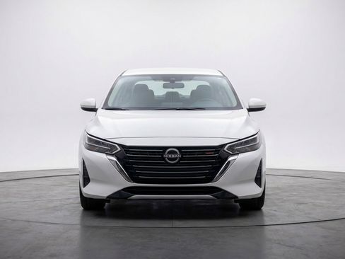 Used 2025 Nissan Sentra SV FWD image 2