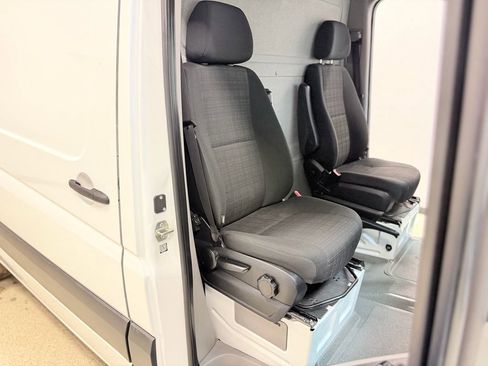Used 2017 Mercedes-Benz Sprinter 2500 image 31