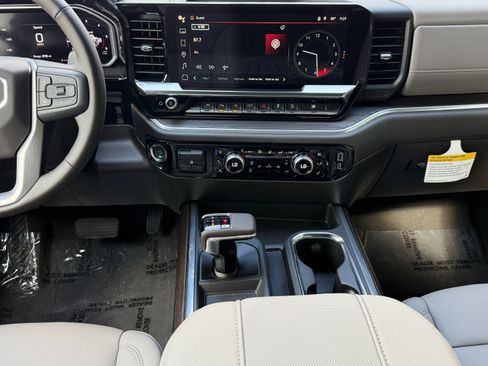 New 2026 GMC Sierra 1500 SLT w/ SLT Premium Plus Package AWD/4WD image 29