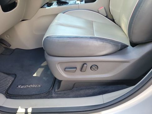 Used 2015 Kia Sedona EX w/ EX Premium Plus Package FWD image 16