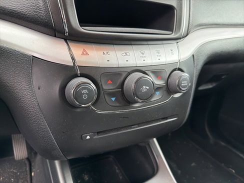 Used 2020 Dodge Journey SE w/ SE Popular Equipment Group image 16