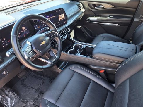 Used 2025 Chevrolet Traverse LT FWD image 10