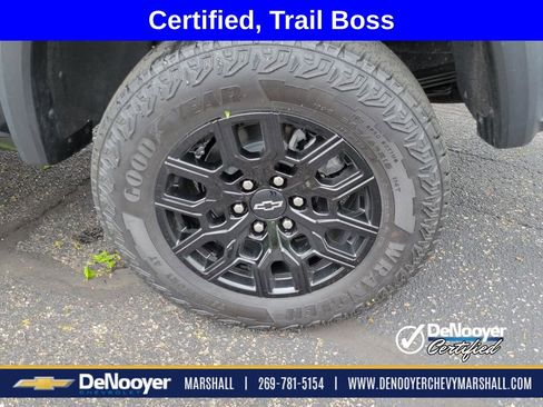 Used 2024 Chevrolet Colorado Trail Boss w/ Advanced Trailering Package AWD/4WD image 5