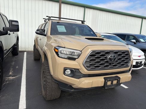 Used 2020 Toyota Tacoma TRD Sport image 3