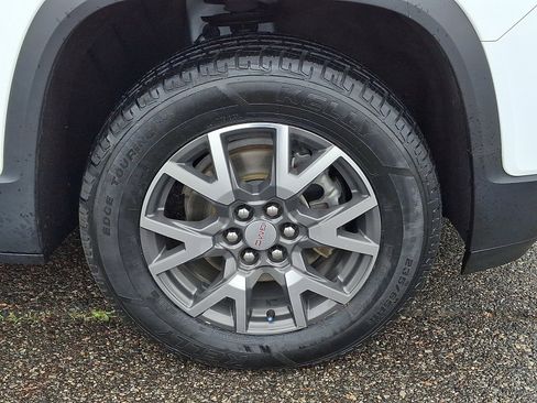 Used 2023 GMC Acadia SLE w/ Driver Convenience Package FWD image 8