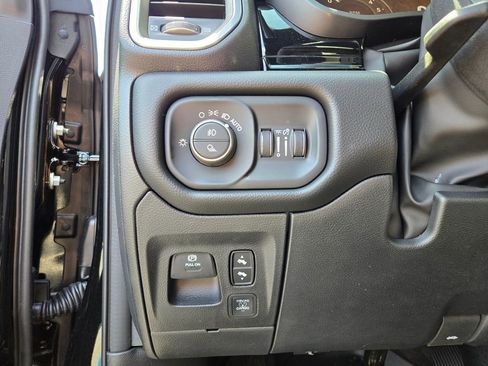 New 2026 RAM 1500 Laramie AWD/4WD image 19