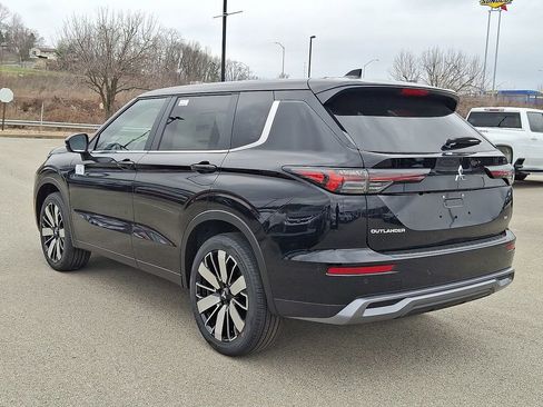 New 2026 Mitsubishi Outlander SE image 3