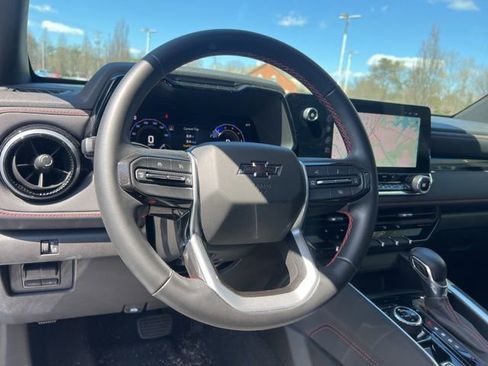 Used 2024 Chevrolet Colorado Z71 w/ Z71 Convenience Package 2 image 17