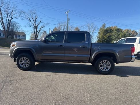 Used 2017 Toyota Tacoma SR5 image 6