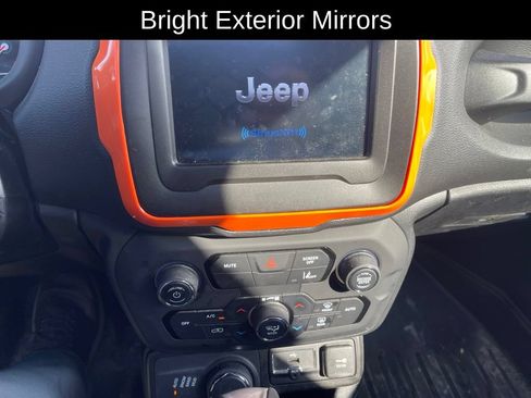 Used 2021 Jeep Renegade Latitude AWD/4WD image 16