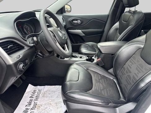 Used 2022 Jeep Cherokee Latitude w/ Sun & Sound Group AWD/4WD image 6