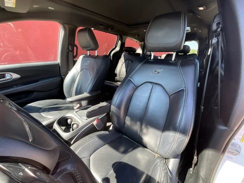 Used 2018 Chrysler Pacifica Touring-L Plus w/ Advanced Safetytec Group FWD image 10