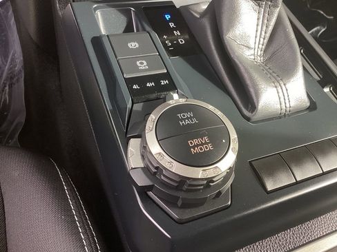 Used 2024 Toyota Tacoma TRD Sport AWD/4WD image 17