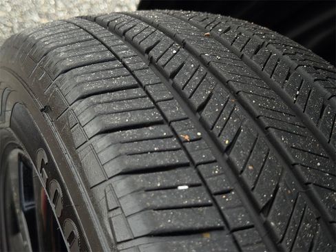 Certified 2025 Toyota Corolla Cross AWD Hybrid w/ Moonroof Package image 28