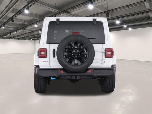 Used 2022 Jeep Wrangler Unlimited Sahara w/ Cold Weather Group AWD/4WD image 7