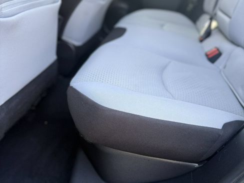 Used 2019 Toyota Prius LE FWD image 37