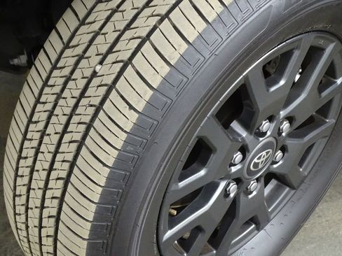 Used 2025 Toyota 4Runner SR5 image 33