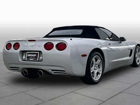 Used 1998 Chevrolet Corvette Convertible w/ Memory Pkg RWD image 10