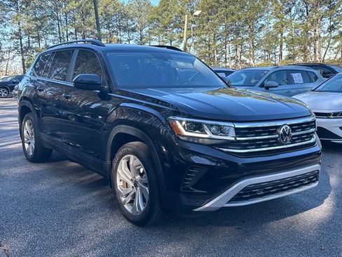 Used 2023 Volkswagen Atlas SE w/ Panoramic Sunroof Package image 3