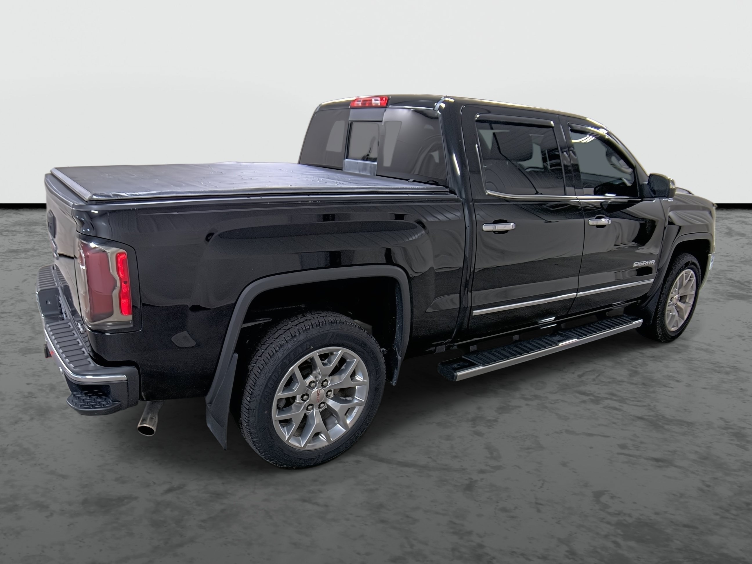 Used 2017 GMC Sierra 1500 SLT w/ SLT Premium Package AWD/4WD image 4
