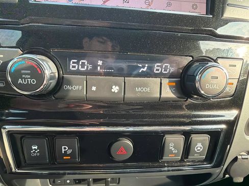 Used 2019 Nissan Titan Platinum Reserve AWD/4WD image 15