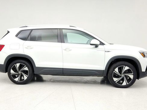 Used 2024 Volkswagen Taos SE image 4
