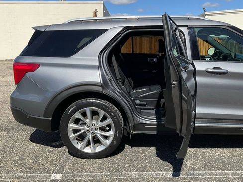 Used 2021 Ford Explorer Platinum w/ Equipment Group 601A AWD/4WD image 30
