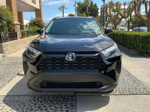 Used 2023 Toyota RAV4 LE AWD/4WD image 2