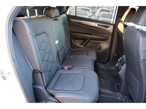 Used 2025 Volkswagen Atlas Cross Sport SE image 26