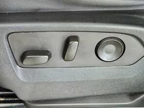 Used 2023 Chevrolet Suburban Premier image 25