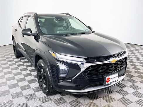 Used 2025 Chevrolet Trax LT w/ LT Convenience Package image 1