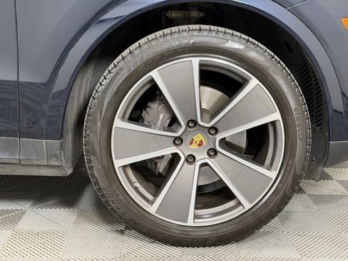 Used 2023 Porsche Cayenne AWD/4WD image 15