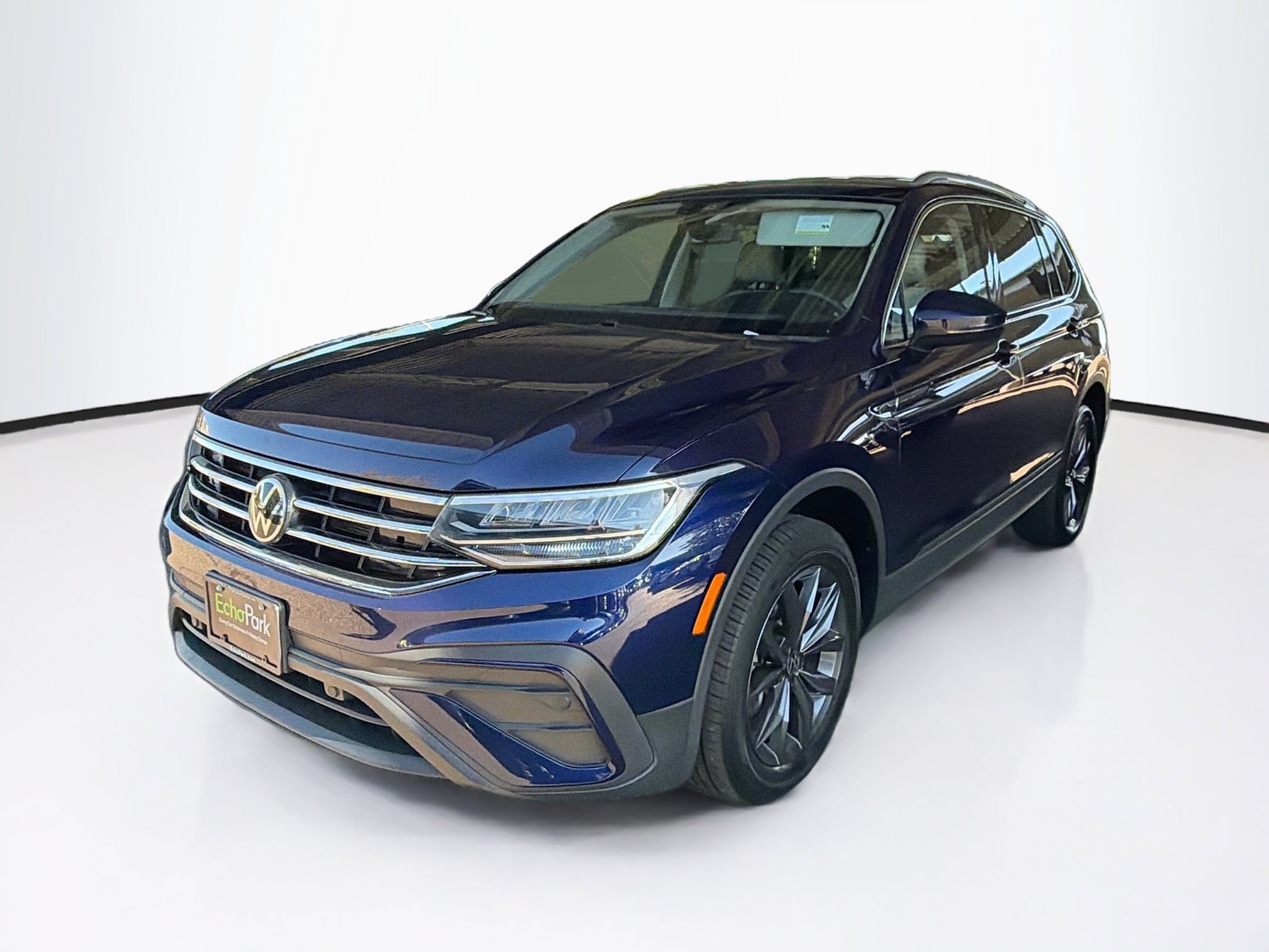 Used 2023 Volkswagen Tiguan SE AWD/4WD image 3