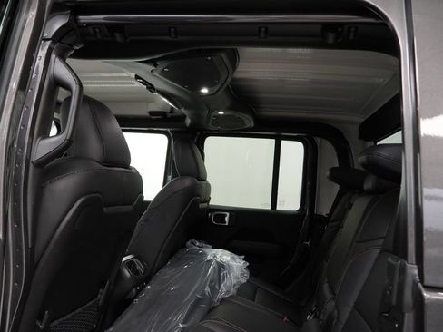 New 2026 Jeep Gladiator Sport AWD/4WD image 17