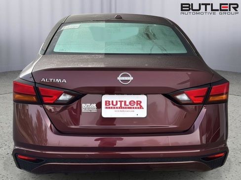 Used 2025 Nissan Altima 2.5 SV image 4