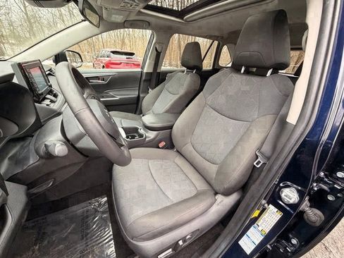 Used 2022 Toyota RAV4 XLE w/ Convenience Package image 16