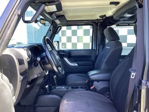 Used 2017 Jeep Wrangler Rubicon w/ Connectivity Group image 18