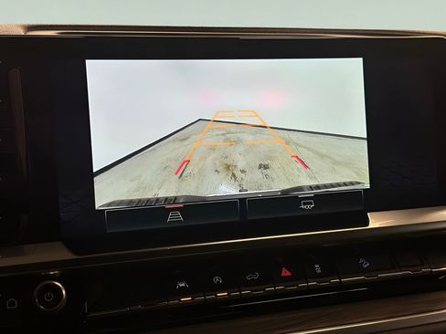 Certified 2022 GMC Sierra 1500 SLT w/ SLT Convenience Package image 31