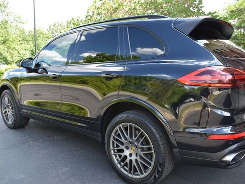 Used 2018 Porsche Cayenne Platinum Edition AWD/4WD image 34