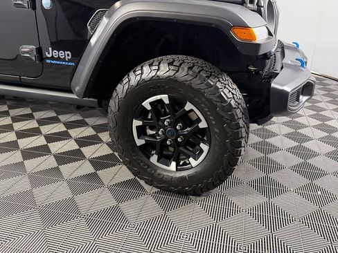 Used 2025 Jeep Wrangler Unlimited Rubicon 4xe w/ Safety Group AWD/4WD image 5