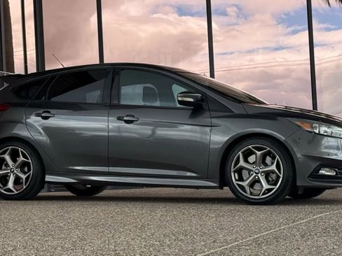 Used 2017 Ford Focus ST image 11