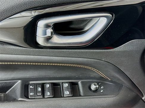 Used 2022 Jeep Compass Limited image 17