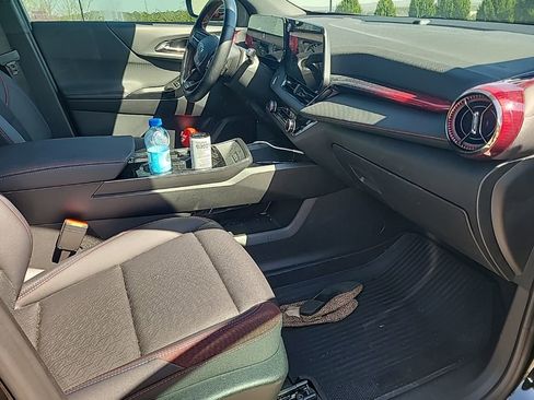 Used 2025 Chevrolet Equinox RS image 12