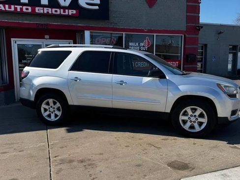 Used 2016 GMC Acadia SLE image 3
